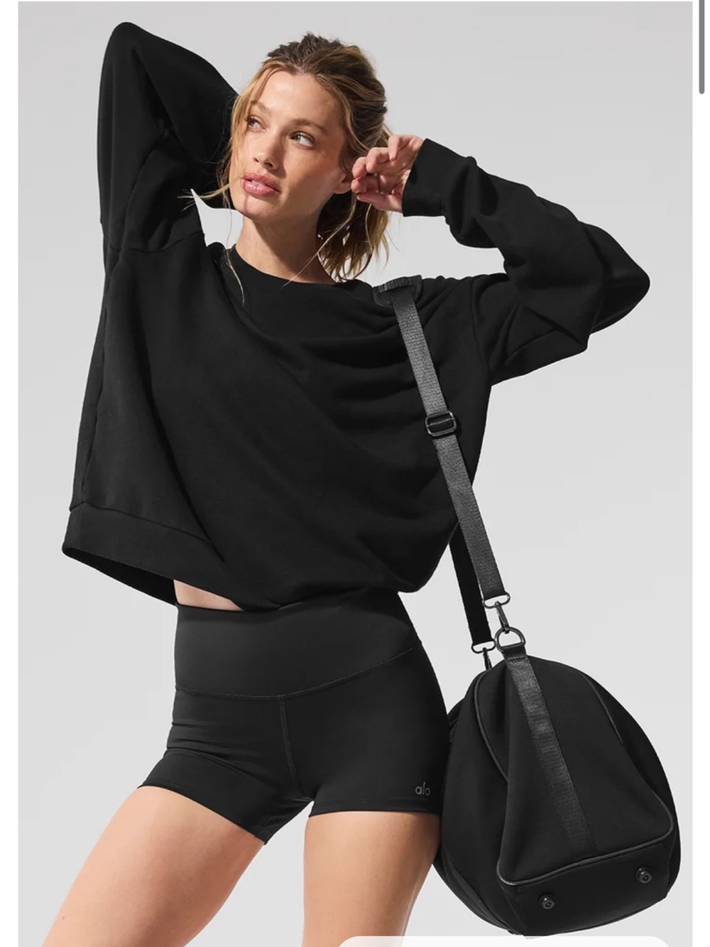 Alo chill crewneck pullover in black